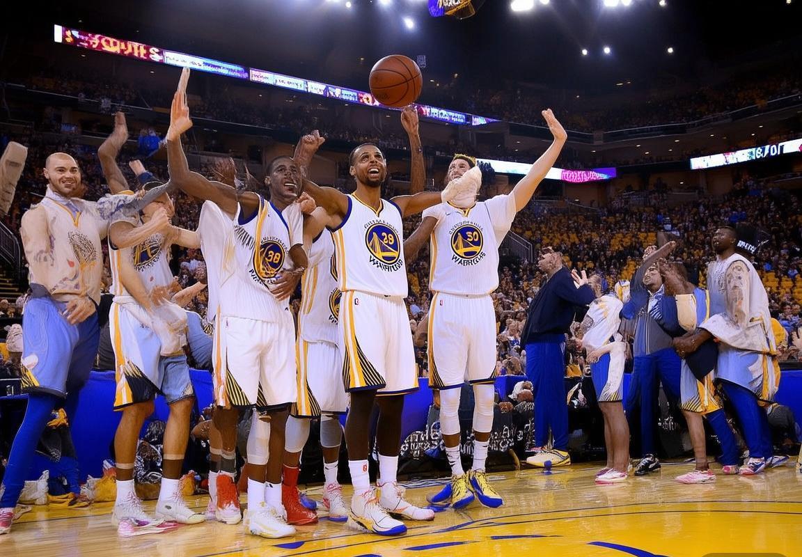 金州勇士轮换阵容与战术重心转变：功勋老将让位于年轻球员